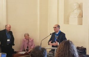 Remise de décoration à Mohand Hamoumou au Sénat